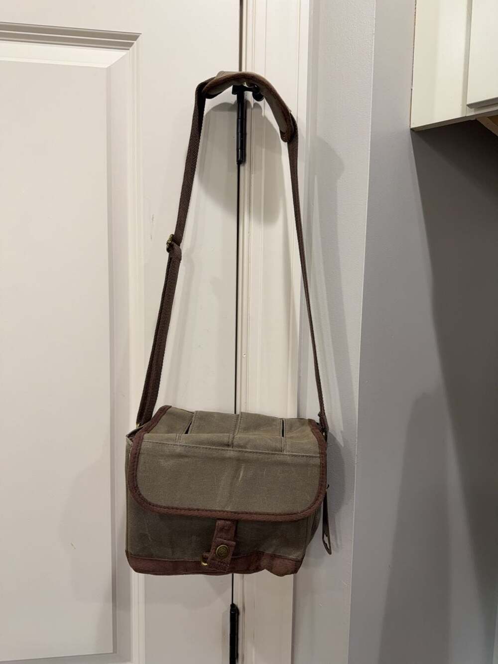 Legacy by Picnic Time Canvas Beer Growler Carrier Bag